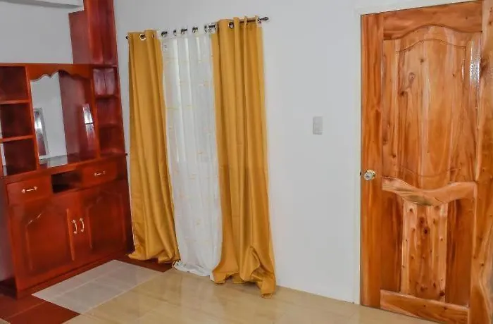 Reddoorz @ Papa Tasie Camotes Hotel Cebu