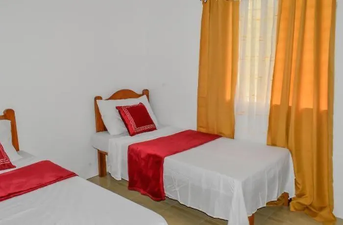 Reddoorz @ Papa Tasie Camotes Hotel