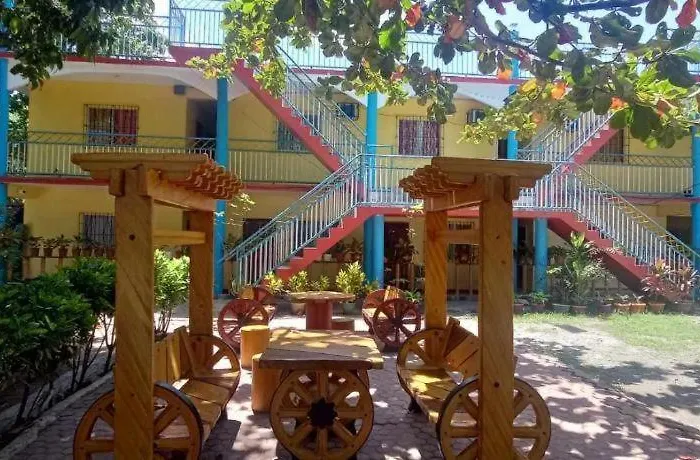 Reddoorz @ Papa Tasie Camotes Hotel 2*