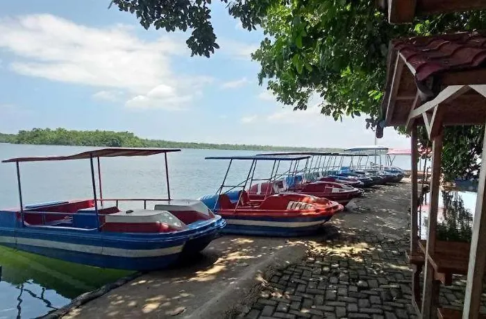 Hotel Reddoorz @ Papa Tasie Camotes Cebu