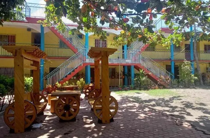 Hotel Reddoorz @ Papa Tasie Camotes