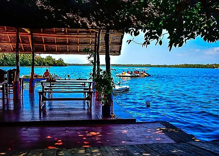 Hotel Reddoorz @ Papa Tasie Camotes Cebu