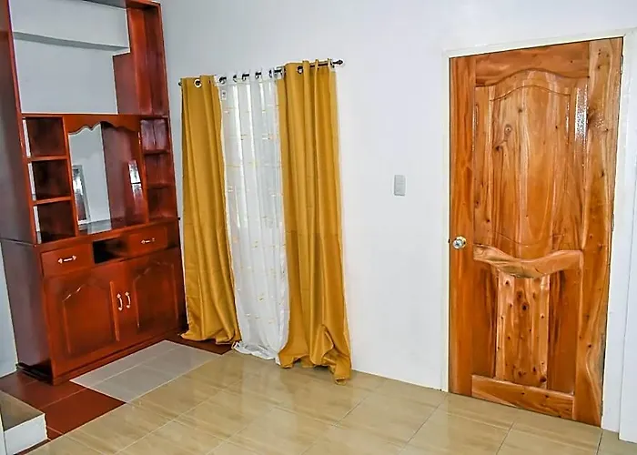 Reddoorz @ Papa Tasie Camotes Hotel 2*