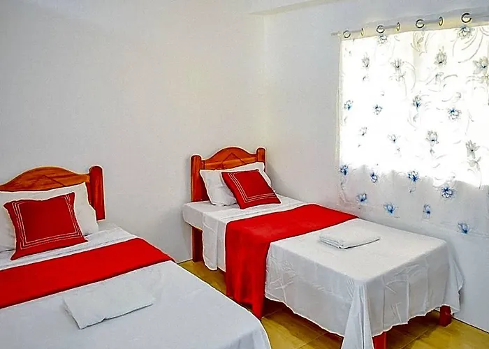Reddoorz @ Papa Tasie Camotes Hotel Cebu